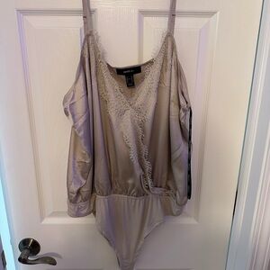 Forever 21 Lace Trim Top in Cream